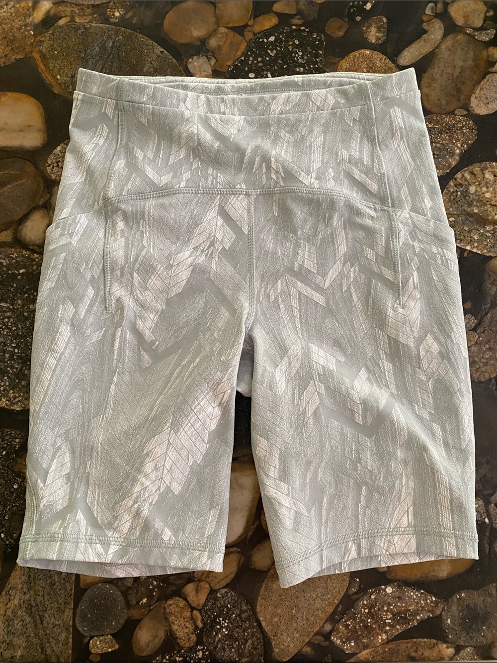 Lululemon 8” short with pockets